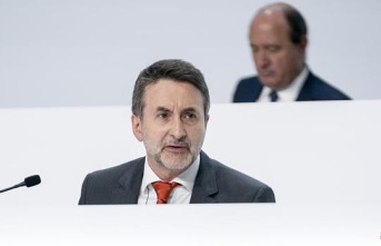 Repsol's CEO fuels fears about a total break with Russian gas in Europe and Calviño replies