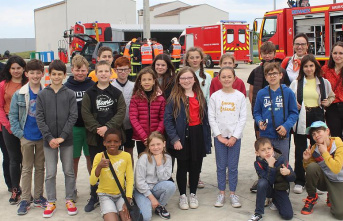 Jarnac: The Municipal Youth Council visits firefighters training center
