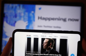 Two senior officials leave Twitter after the announcement of the purchase of the platform by Elon Musk