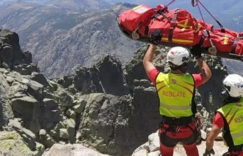 The Civil Guard rescues the lifeless body of a Madrid...