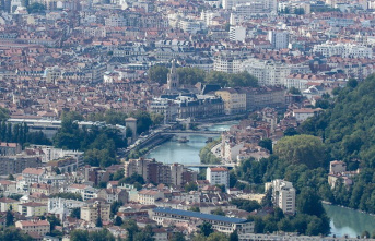 MISCELLANEOUS FACTS. Grenoble: A man dives into the Isere
