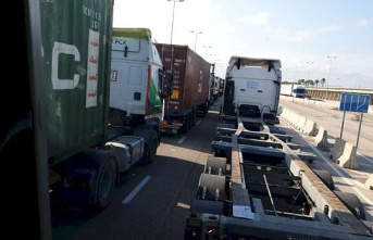 Carriers warn of "chronic traffic jam" at the entrances to the terminals of the port of Valencia