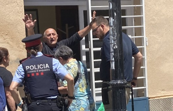 Evicted a married couple from a Caritas home in Barcelona