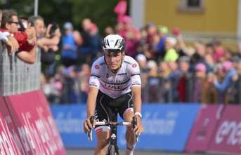 Joao Almeida leaves the Giro after testing positive...