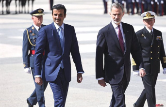 The emir defends that Qatar and Spain "have a lot in common" and says that his visit will strengthen the relationship