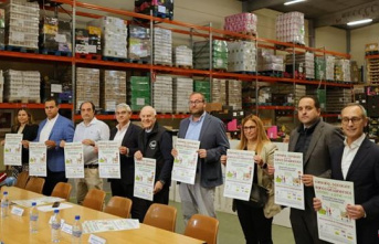 More than 300 supermarkets join in a new food bank campaign with cash donation