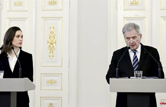 Finnish President and Prime Minister announce application for NATO entry