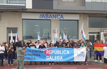 The anti-monarchist protest in Sanxenxo fails: fifty attendees and the majority are BNG militants