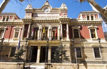 Ten officials from the Albacete Provincial Council...