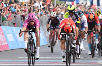 Demare repeats victory in the Giro by one centimeter