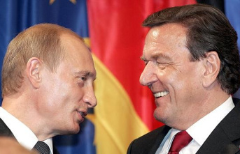 Schröder rectifies and leaves his management position in the Russian Rosfnet