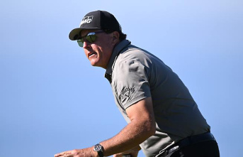 No title defense: Mickelson cancels start at PGA Championship