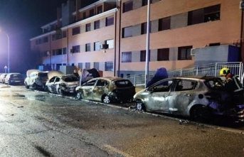 Four vehicles burned in the Señoría de Illescas...