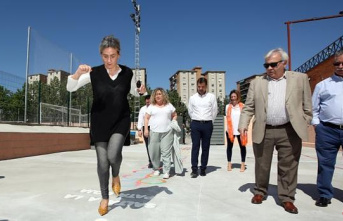 Milagros Tolón premieres the 'street workout' of the Santa Bárbara neighborhood