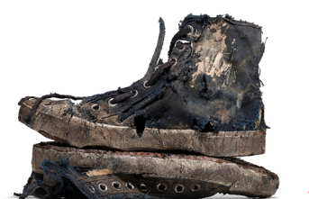 Balenciaga puts on sale for 1,450 euros some shoes that imitate being broken, used and dirty