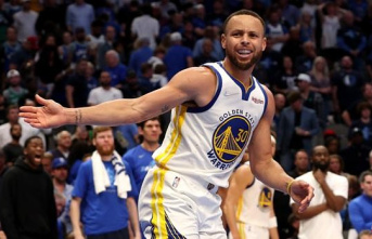 Curry leaves the Warriors one step away from the final