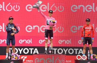 Mikel Landa returns to the Giro podium seven years...