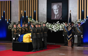 Ukraine bids farewell to its first president, Leonid...