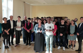 Lormont: Prize giving to the "Messagers", of the Lycee Jacques Brel
