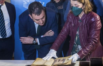 The oldest book in Galicia leaves the vault of the...