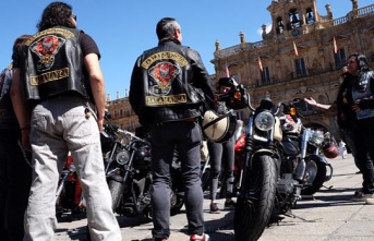 More than a hundred bikers tour the province of Salamanca...