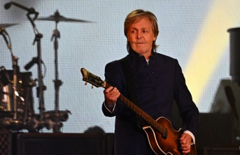 Paul McCartney sings with Springsteen at Glastonbury...