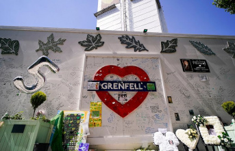 London remembers 72 Grenfell victims
