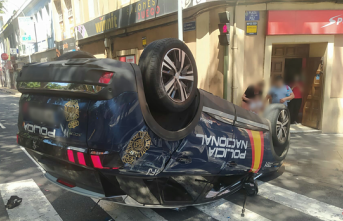 Rammed and overturned a National Police car in Tenerife while driving without a license