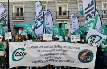 CSIF and JUSAPOL demand that Sánchez fulfill his...
