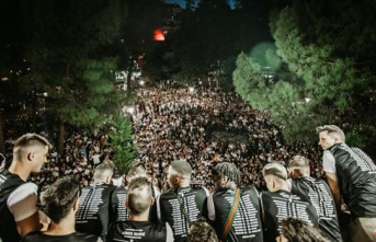 Tens of thousands of people take to the streets to embrace the heroes of the rise of Albacete Balompié
