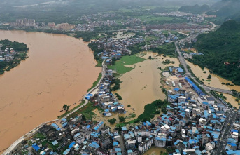 10 killed, 3 missing in central China flooding
