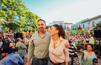 Abascal warns PP "Either you govern together or you don't."
