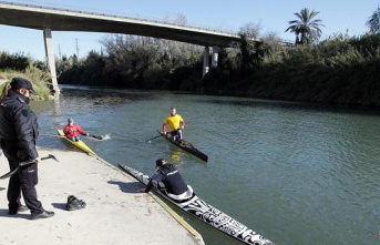 They investigate the discovery of the body of a foreign man in the Júcar river as it passes through Cullera
