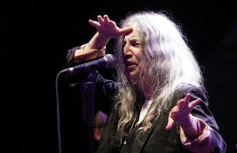 Patti Smith and the glory routine