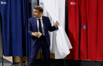 French projections: Macron's centrists will retain...