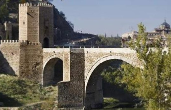 Two arrested in Toledo after leading a brawl on the Alcántara bridge at midnight