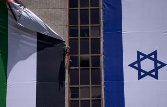 Israeli nationalists wage war against the Palestinian flag
