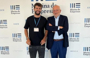 Gerard Piqué meets in Valencia with the president of Mercadona, Juan Roig, with the Davis Cup in the background