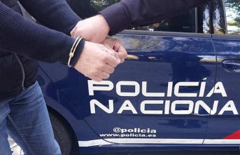 The Local Police seizes in León several white weapons from a father and his minor son