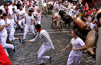No gorings at the 1st bull race in Pamplona for 3 years.