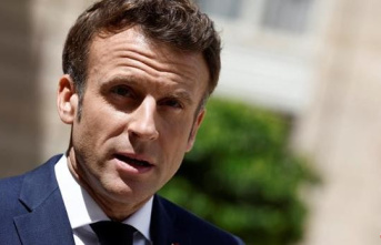 Macron is forced to change his government, harassed on all fronts