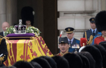 Queen Elizabeth II: Moving funeral procession to Westminster...
