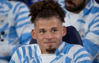 Shoulder surgery at Kalvin Phillips - World Cup in...