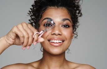 Eyelash curler: This is how you can use them too