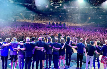 Wembley Stadium: Foo Fighters Memorial Concert for...