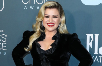 Kelly Clarkson: Emotional throwback to "American...
