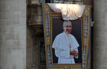 Vatican: Pope Francis beatifies John Paul I