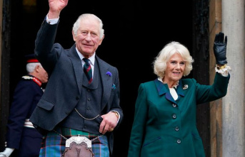 A king in a kilt: Charles III. traveling in Scotland