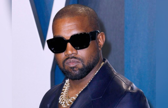 Kanye West: fashion show with racist slogan