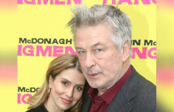 Hilaria and Alec Baldwin: Cute family snap with all...